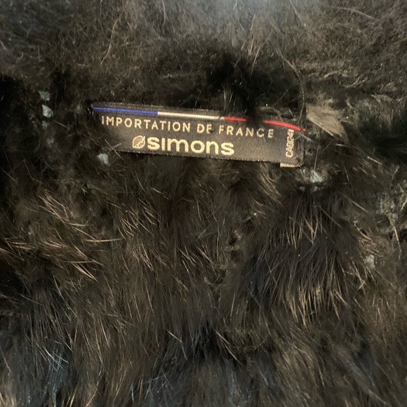 Simons woman’s black fur vest - Picture 8 of 9